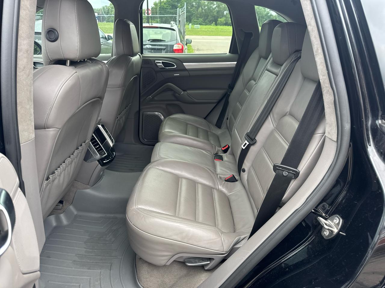 Porsche Cayenne AWD 4dr Turbo 2011