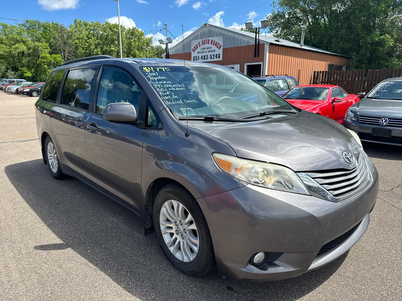 Toyota Sienna 5dr 7-Pass Van V6 XLE AAS FWD (Natl) 2011