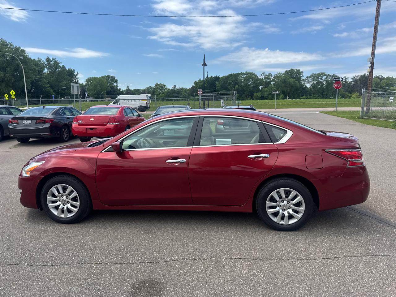 Nissan Altima 4dr Sdn I4 2.5 S 2014