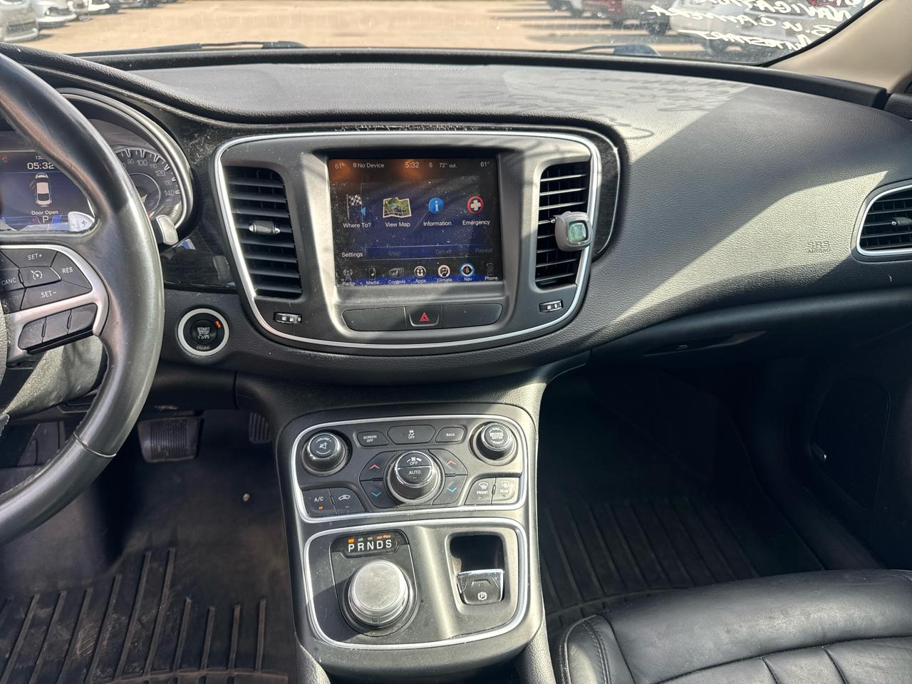 Chrysler 200 4dr Sdn C AWD 2015