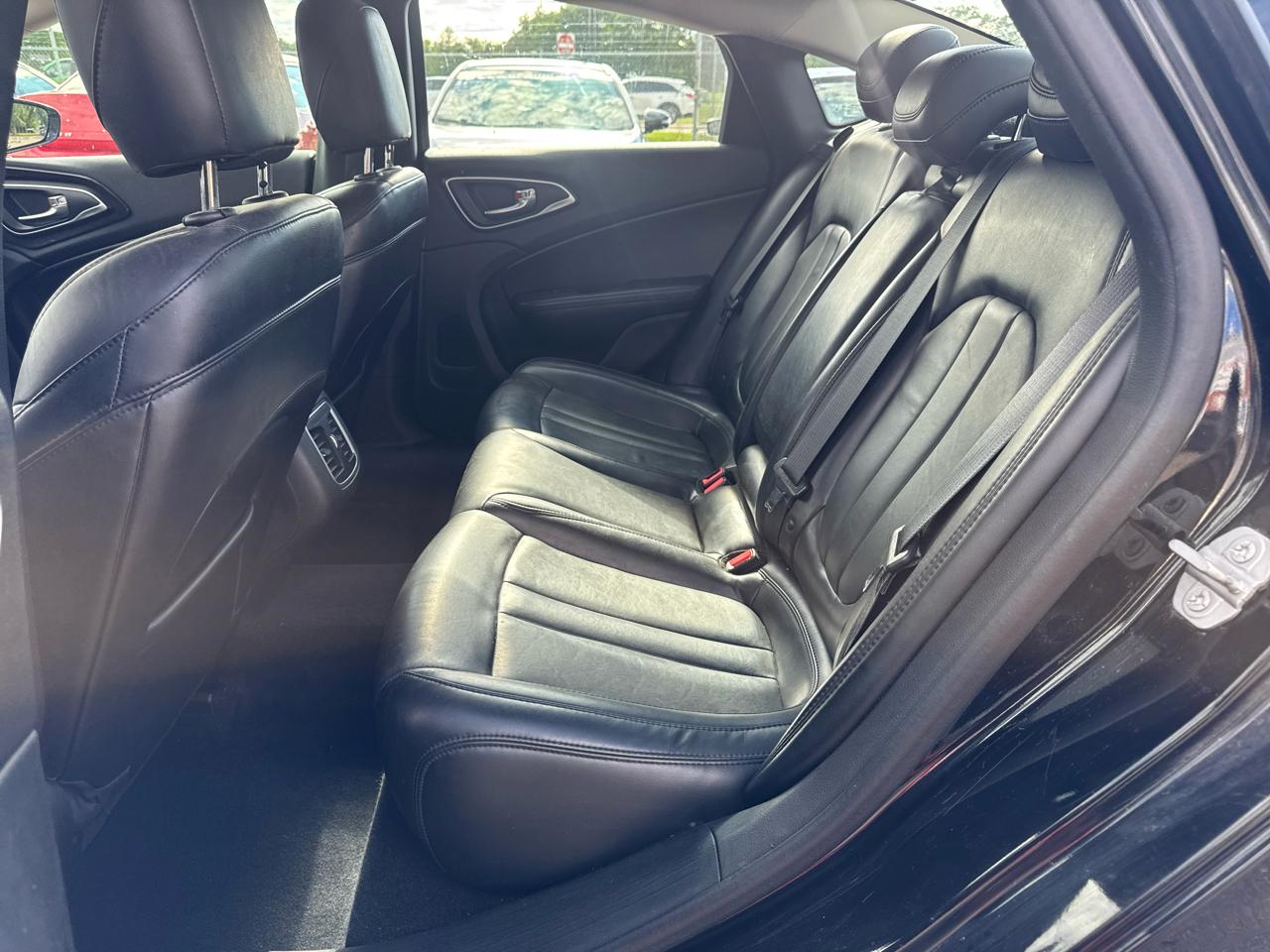 Chrysler 200 4dr Sdn C AWD 2015