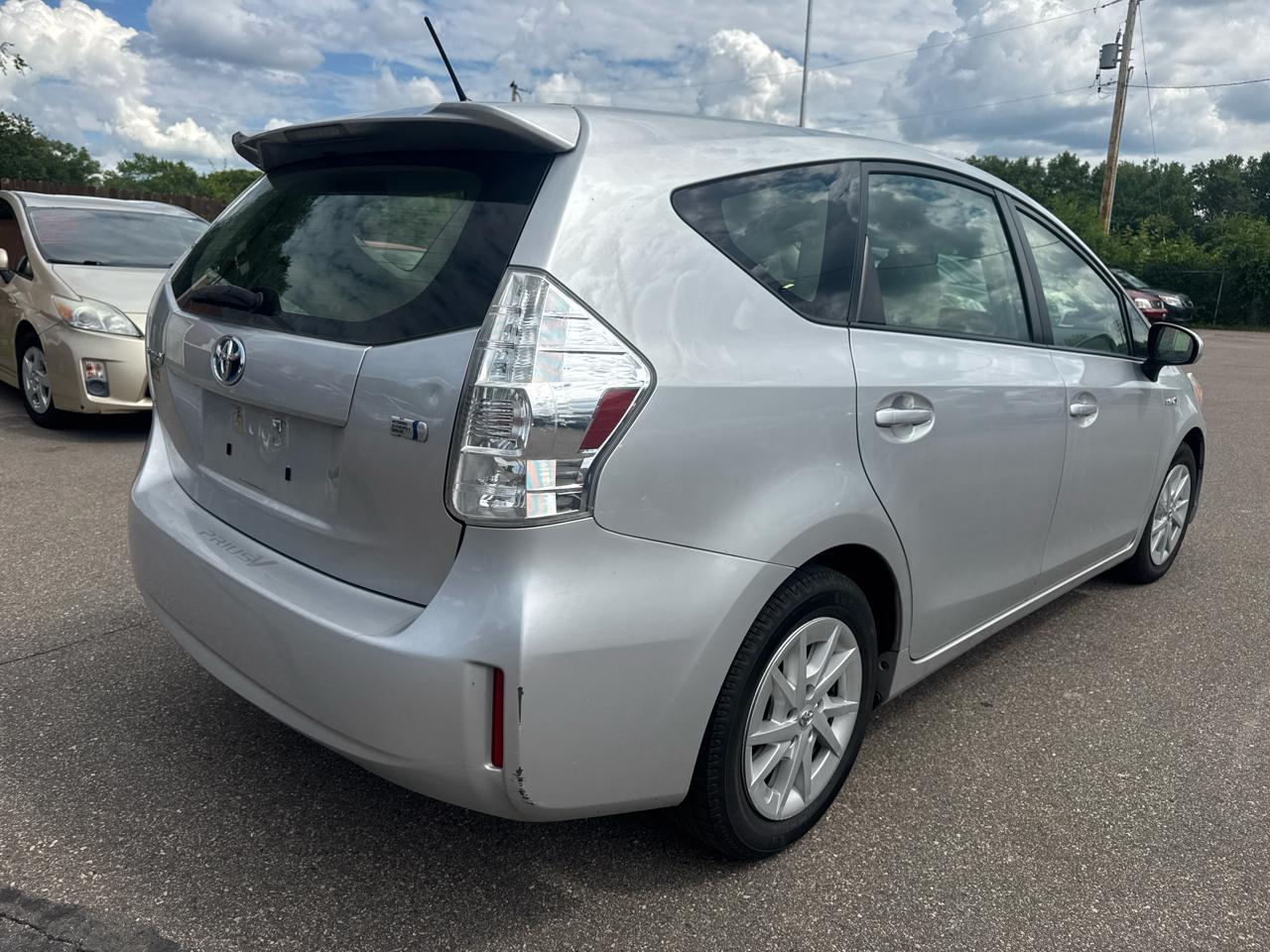 Toyota Prius V 5dr Wgn Three (Natl) 2013