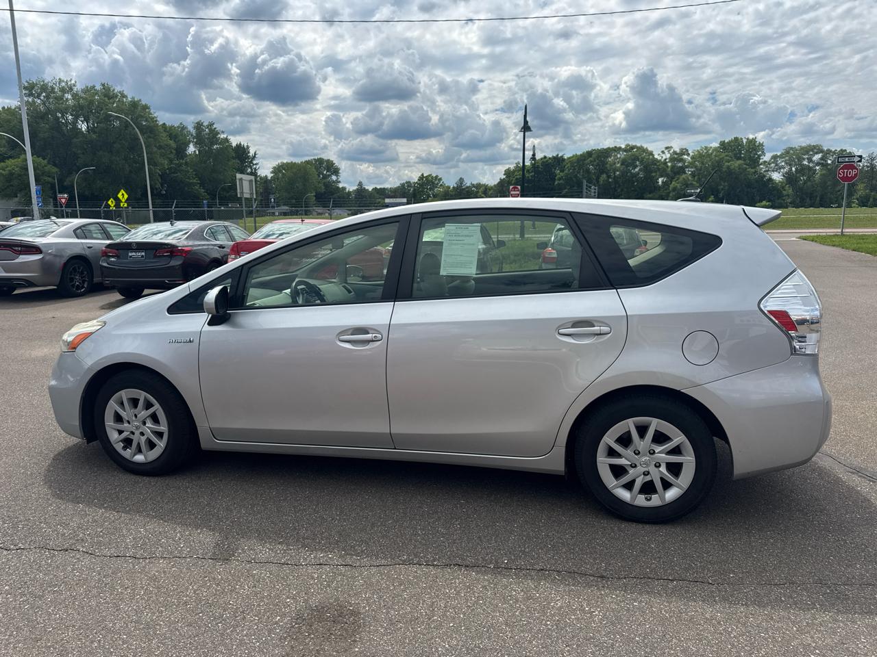 Toyota Prius V 5dr Wgn Three (Natl) 2013