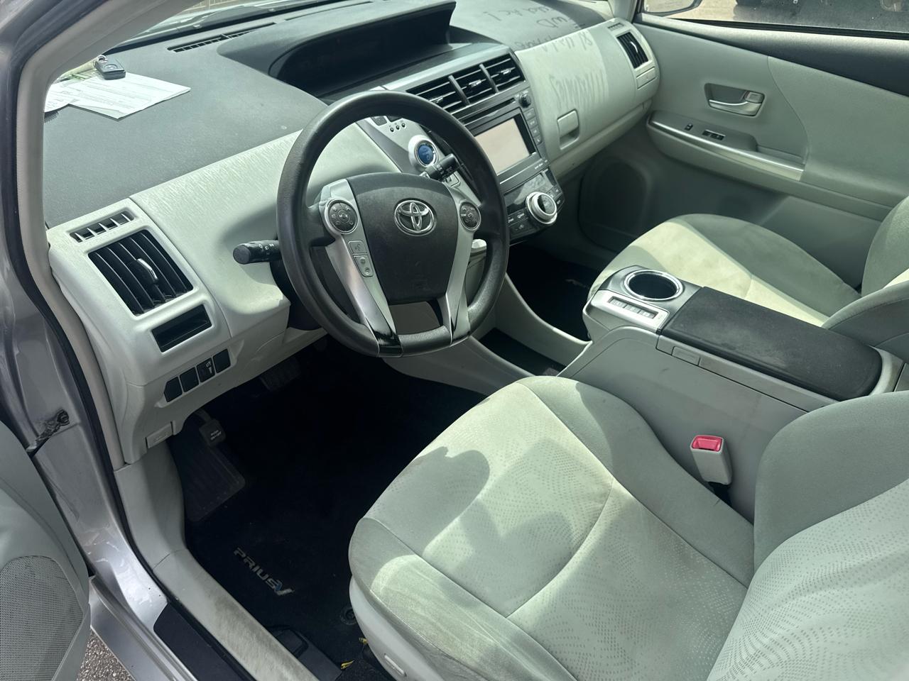 Toyota Prius V 5dr Wgn Three (Natl) 2013