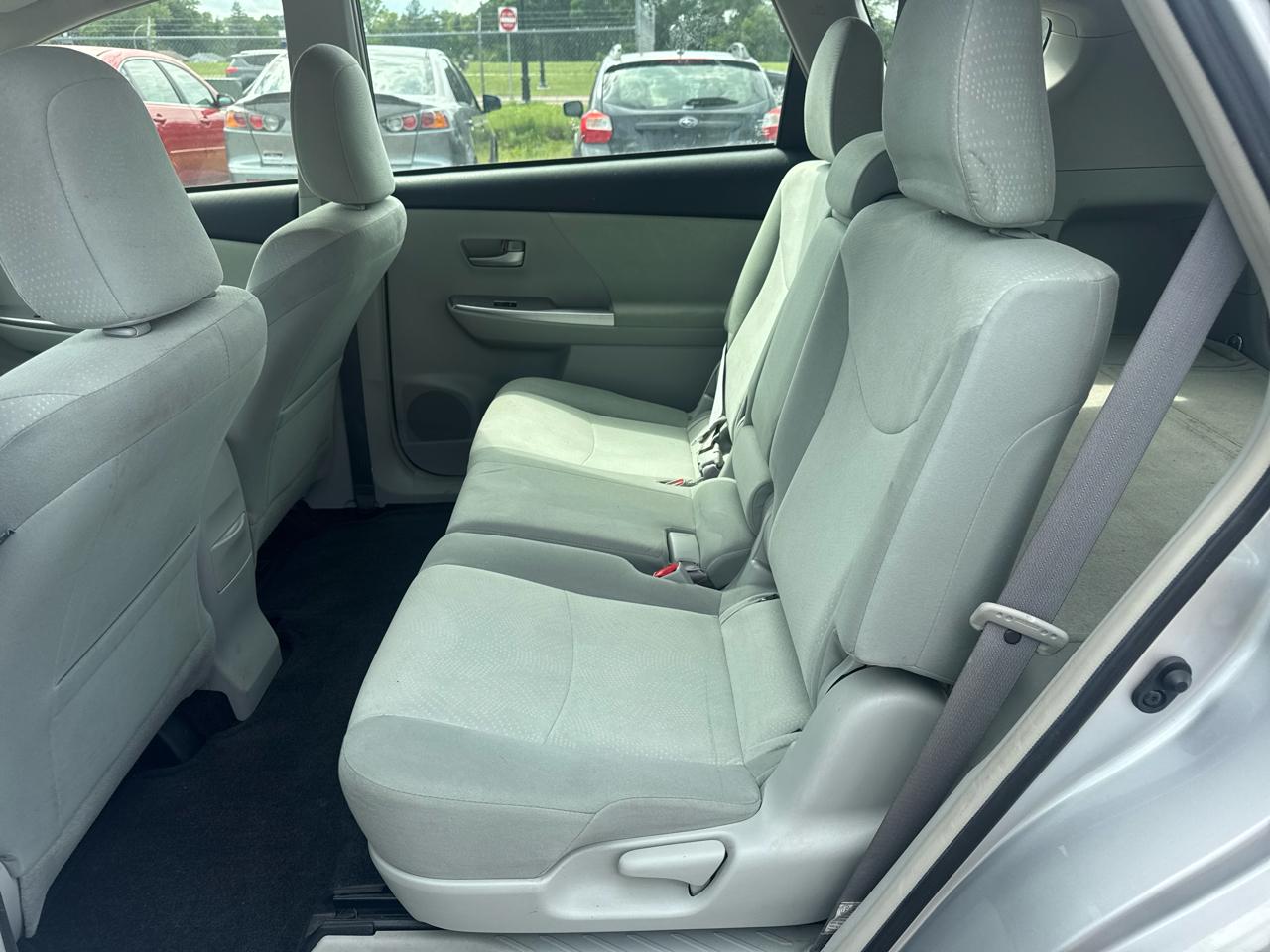 Toyota Prius V 5dr Wgn Three (Natl) 2013