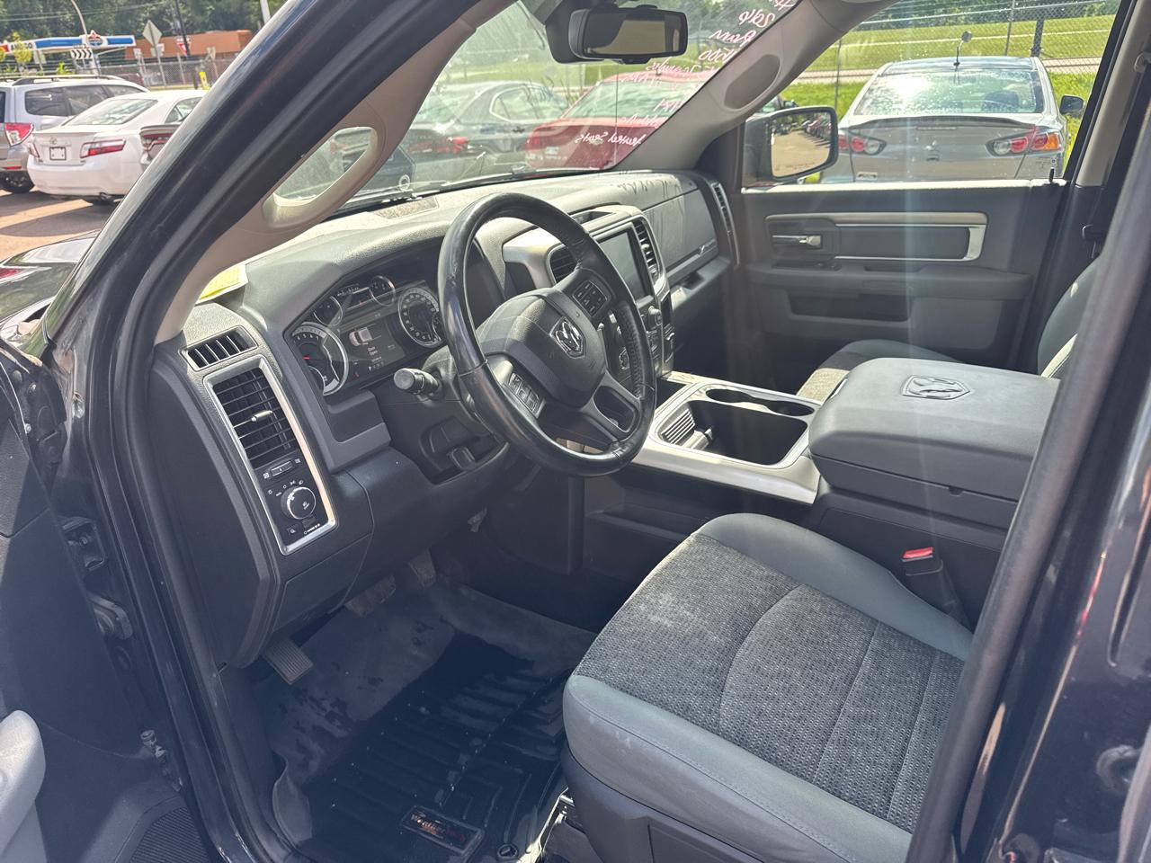 RAM 1500 4WD Crew Cab 140.5" Big Horn 2016