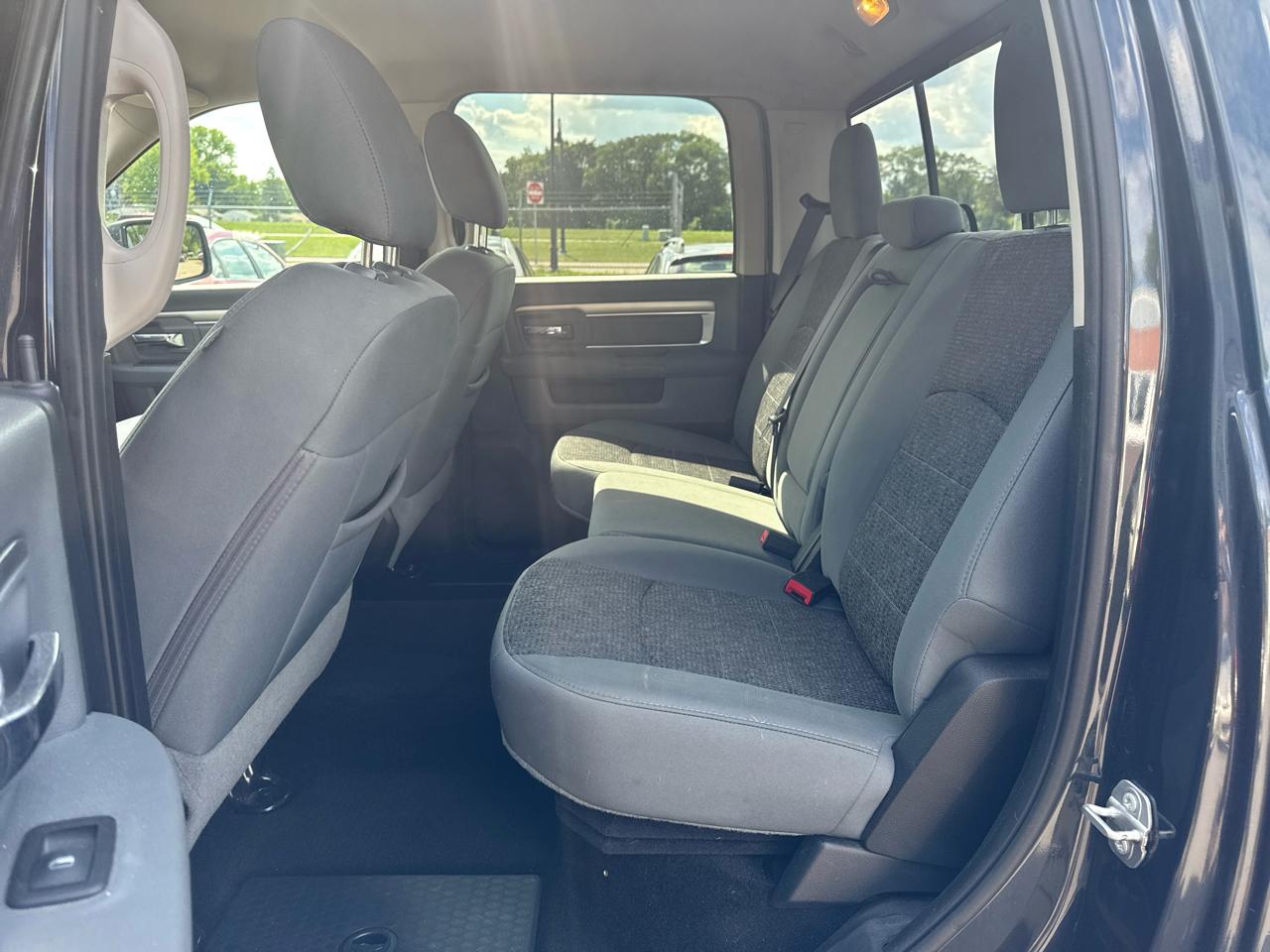 RAM 1500 4WD Crew Cab 140.5" Big Horn 2016