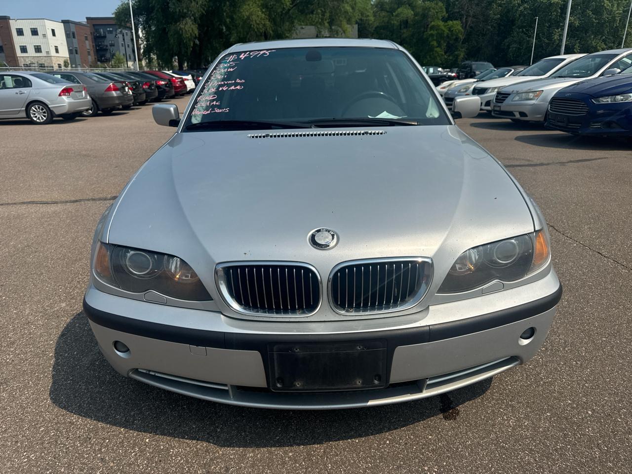 BMW 3 Series 330i 4dr Sdn RWD 2005
