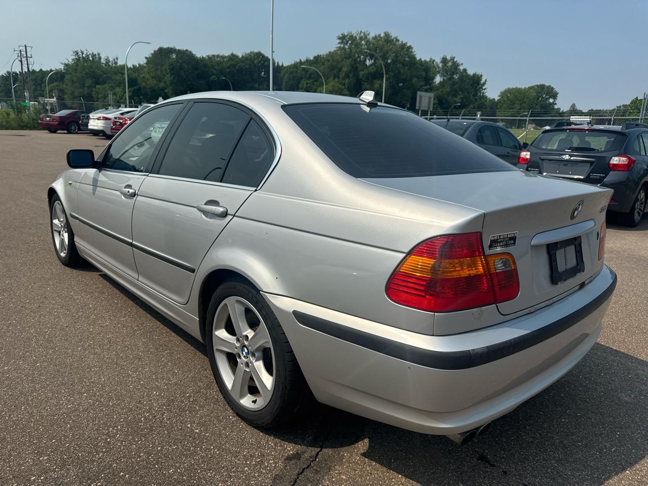 BMW 3 Series 330i 4dr Sdn RWD 2005