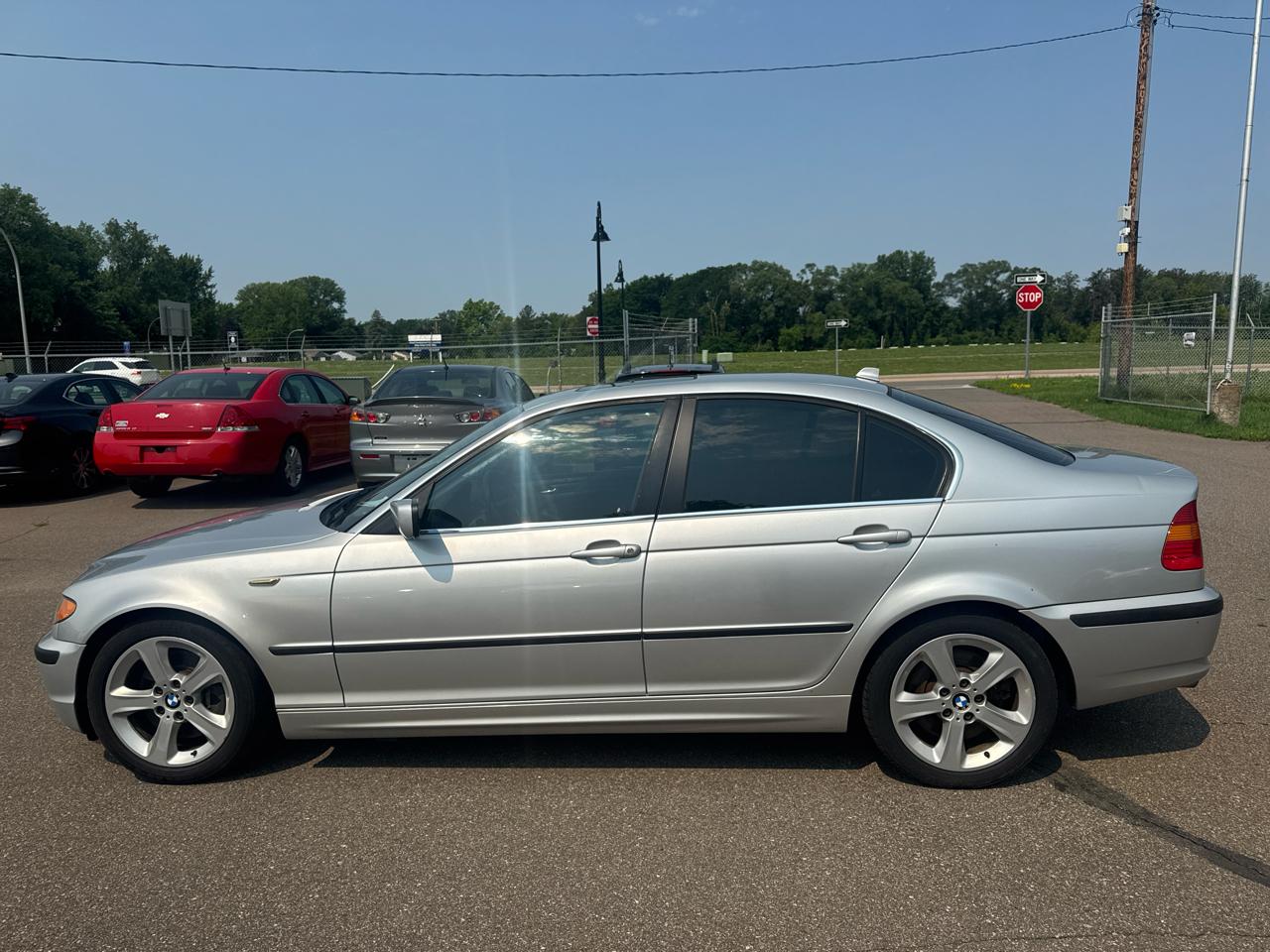 BMW 3 Series 330i 4dr Sdn RWD 2005