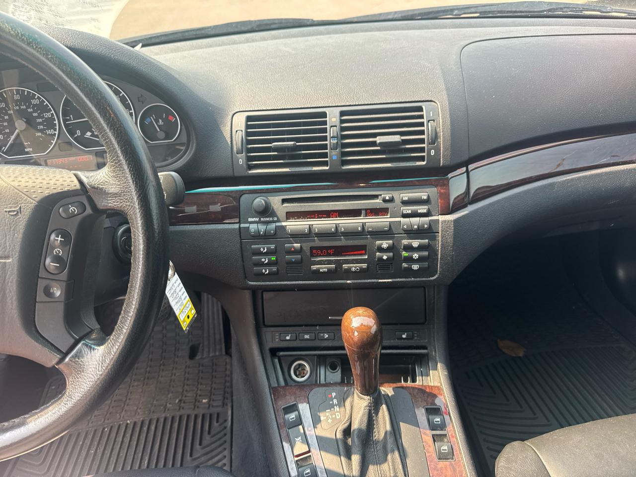 BMW 3 Series 330i 4dr Sdn RWD 2005