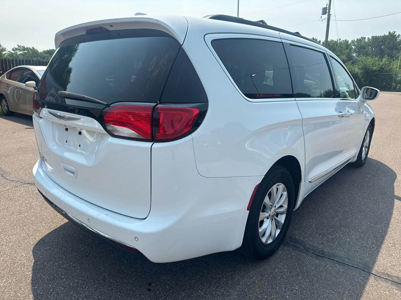 Chrysler Pacifica Touring-L FWD 2017