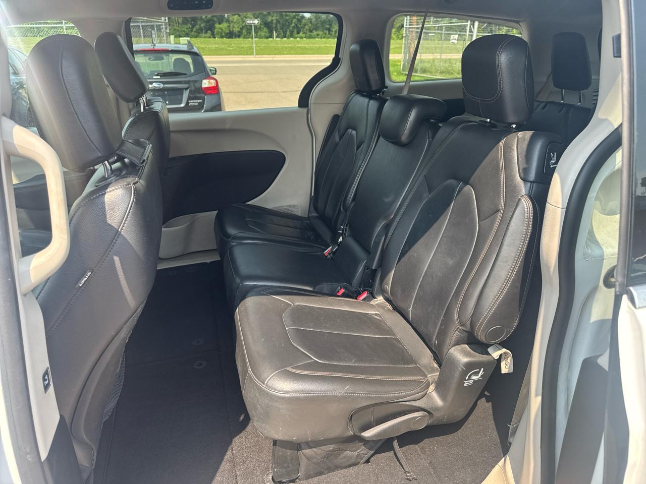 Chrysler Pacifica Touring-L FWD 2017
