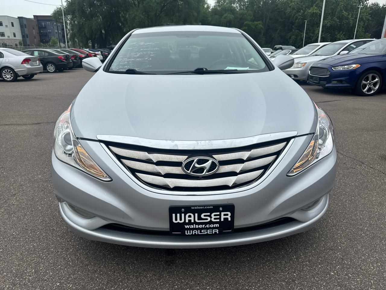 Hyundai Sonata 4dr Sdn 2.4L Auto SE 2011