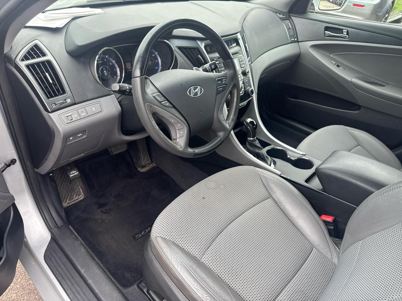 Hyundai Sonata 4dr Sdn 2.4L Auto SE 2011