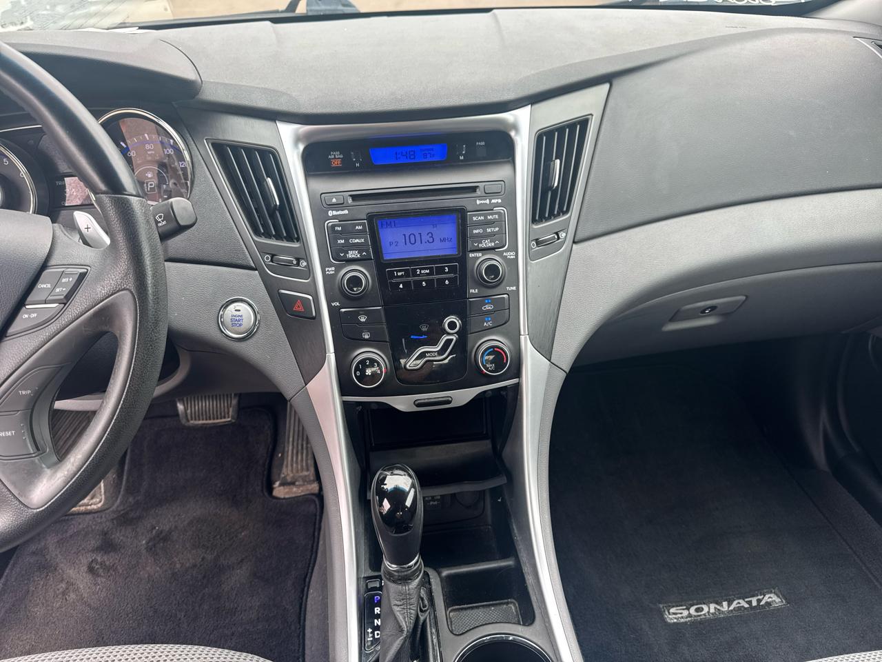 Hyundai Sonata 4dr Sdn 2.4L Auto SE 2011