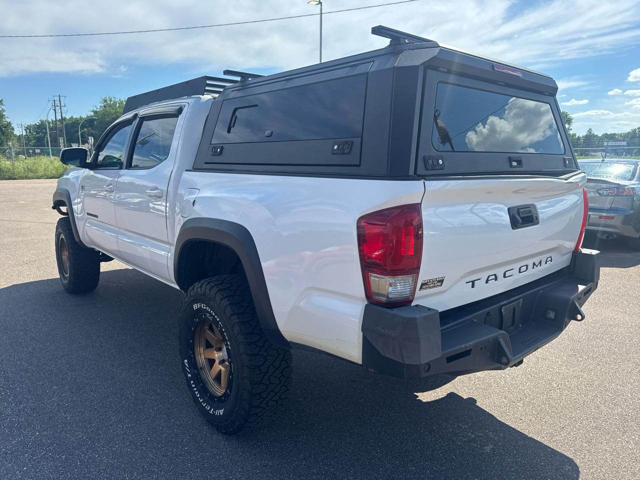 Toyota Tacoma 4WD Double Cab V6 AT TRD Off Road (Natl) 2017