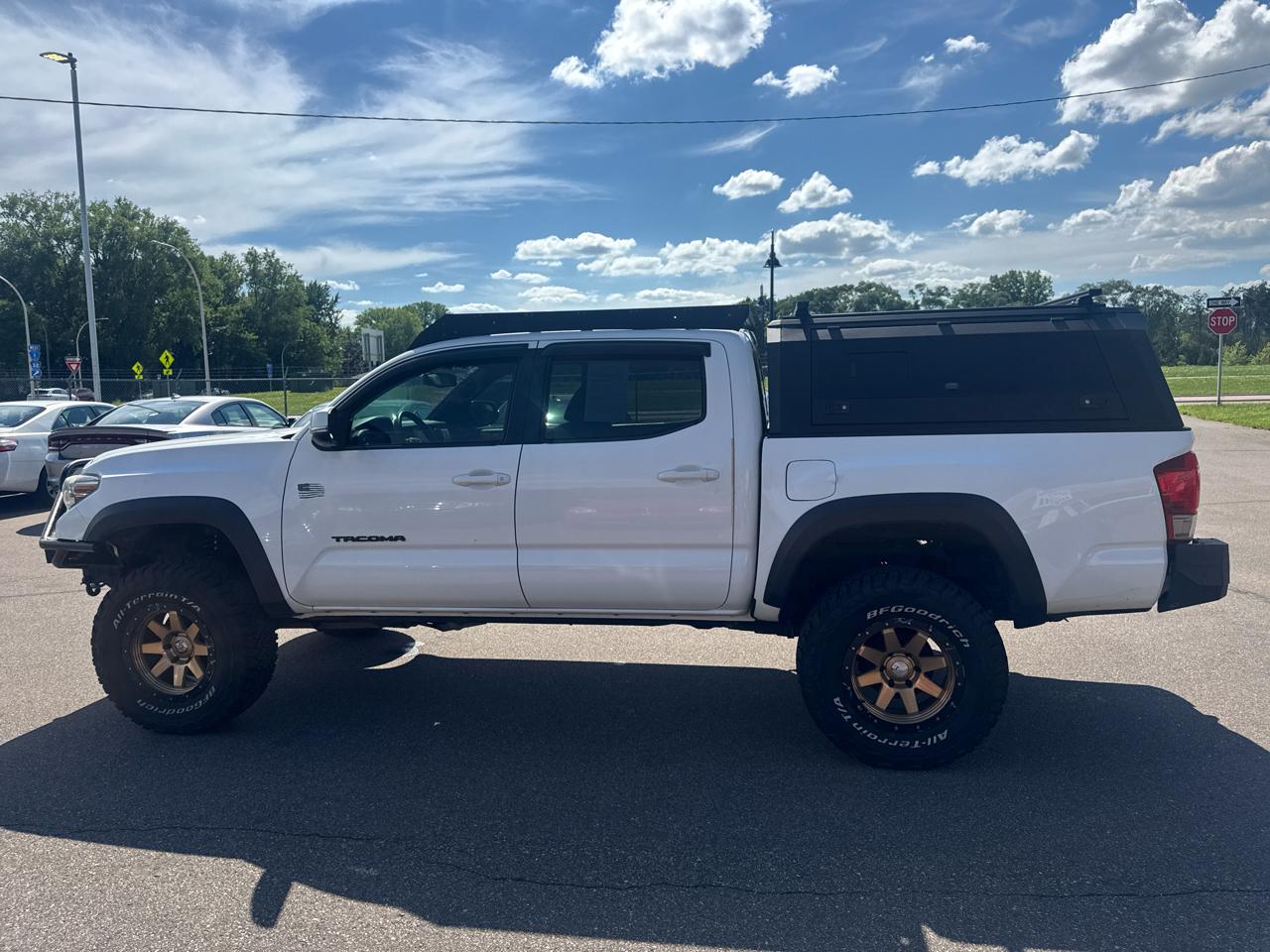 Toyota Tacoma 4WD Double Cab V6 AT TRD Off Road (Natl) 2017