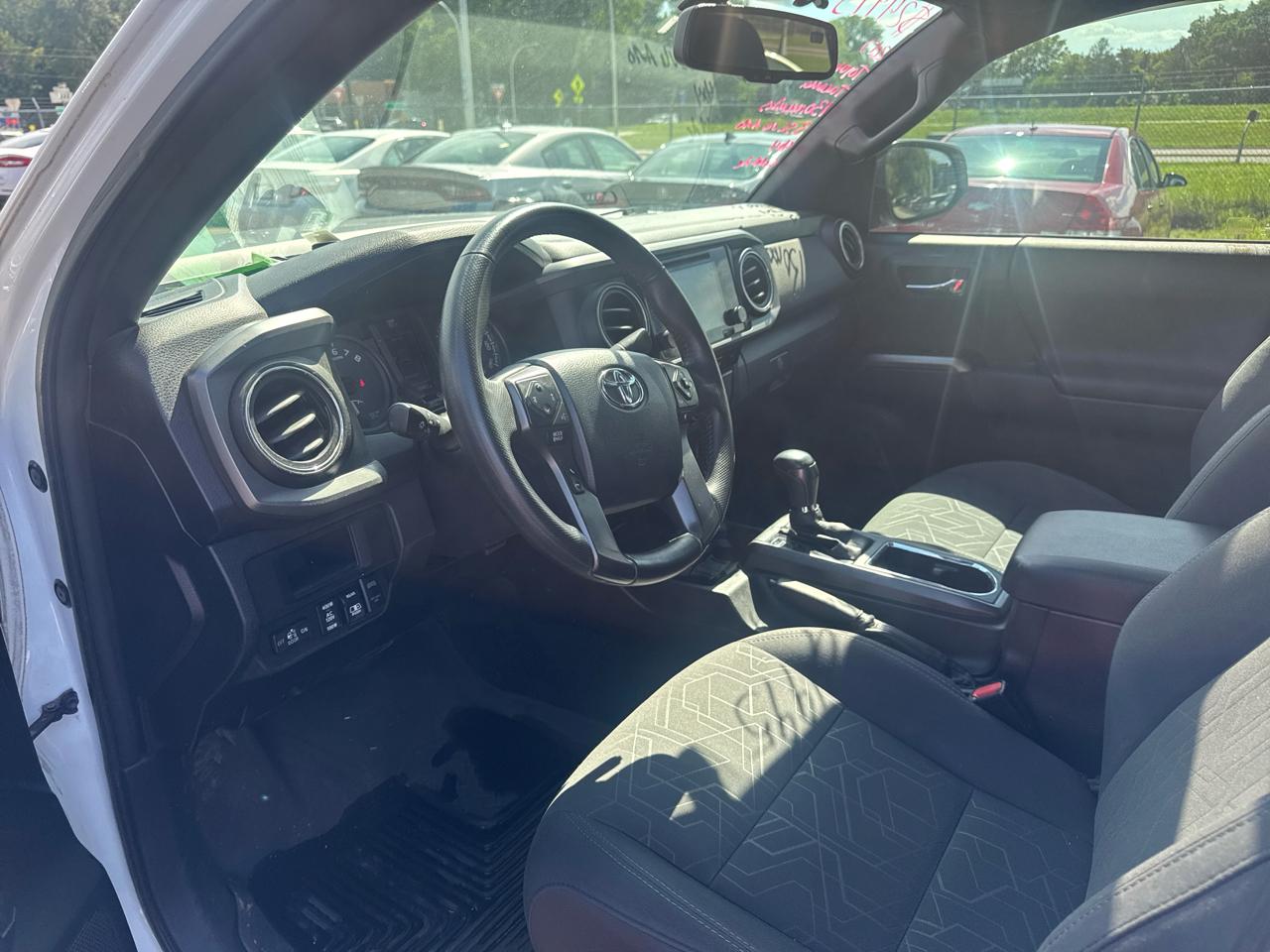 Toyota Tacoma 4WD Double Cab V6 AT TRD Off Road (Natl) 2017