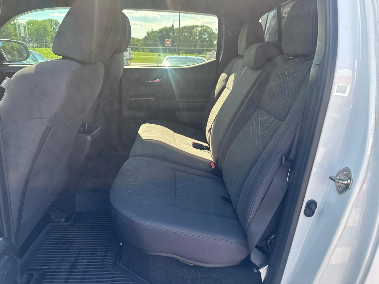 Toyota Tacoma 4WD Double Cab V6 AT TRD Off Road (Natl) 2017