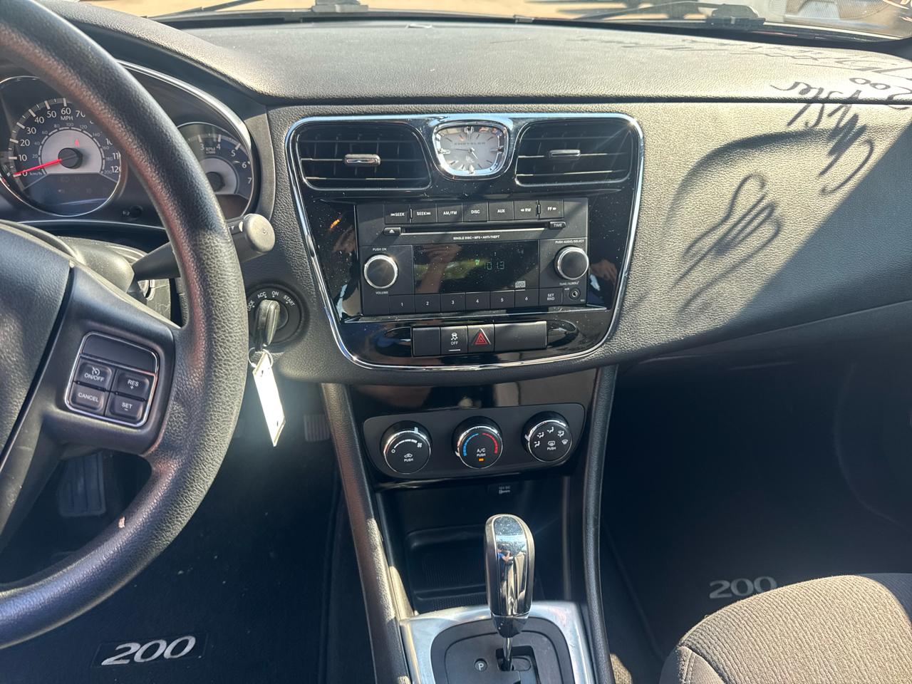 Chrysler 200 4dr Sdn LX 2013