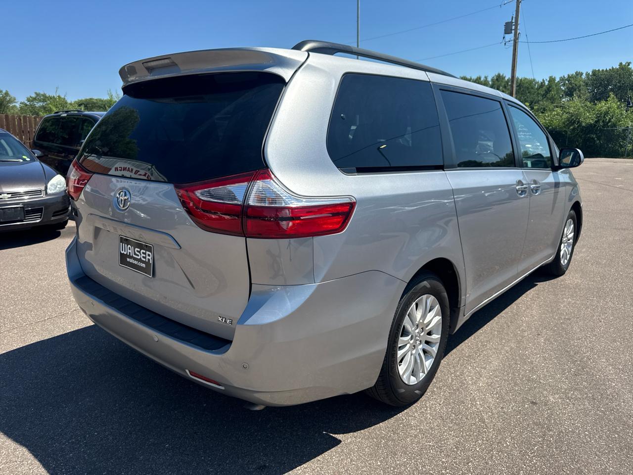 Toyota Sienna XLE Auto Access Seat FWD 7-Passenger (Natl) 2017
