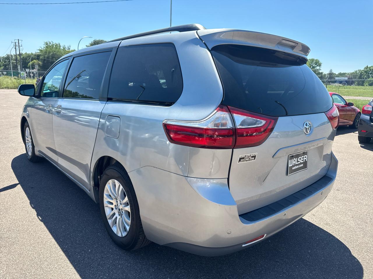 Toyota Sienna XLE Auto Access Seat FWD 7-Passenger (Natl) 2017