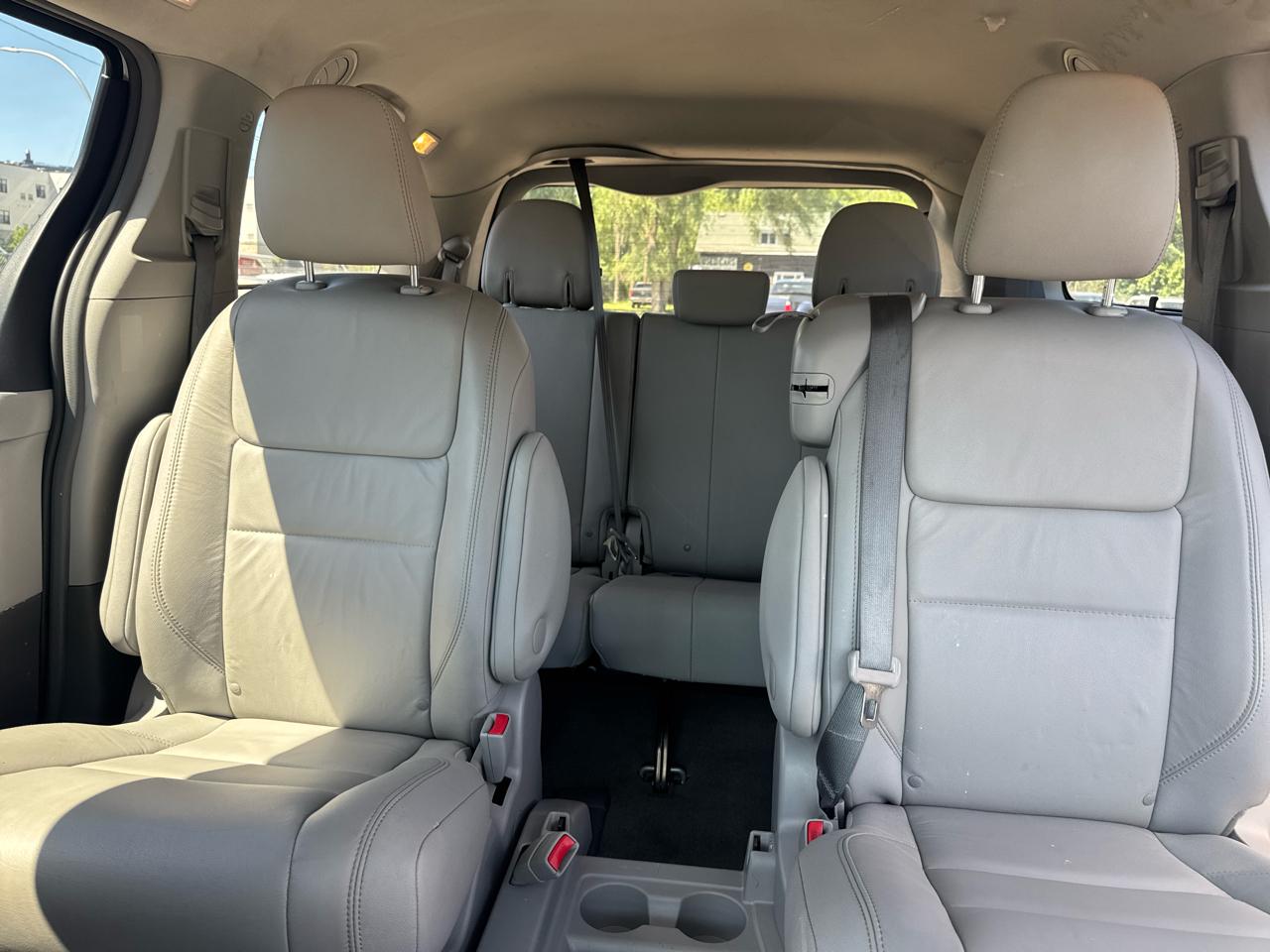 Toyota Sienna XLE Auto Access Seat FWD 7-Passenger (Natl) 2017