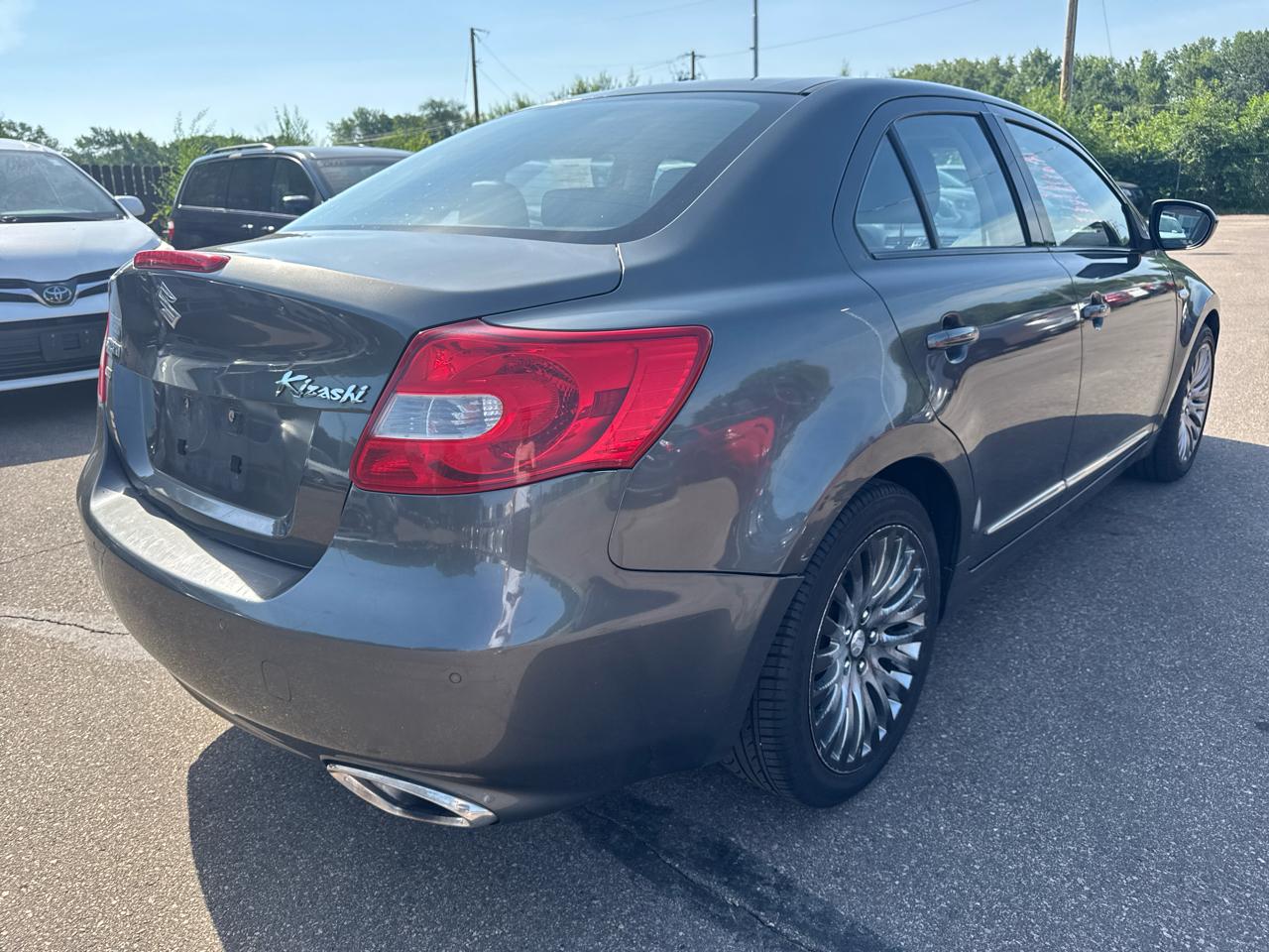 Suzuki Kizashi 4dr Sdn CVT AWD SLS 2010