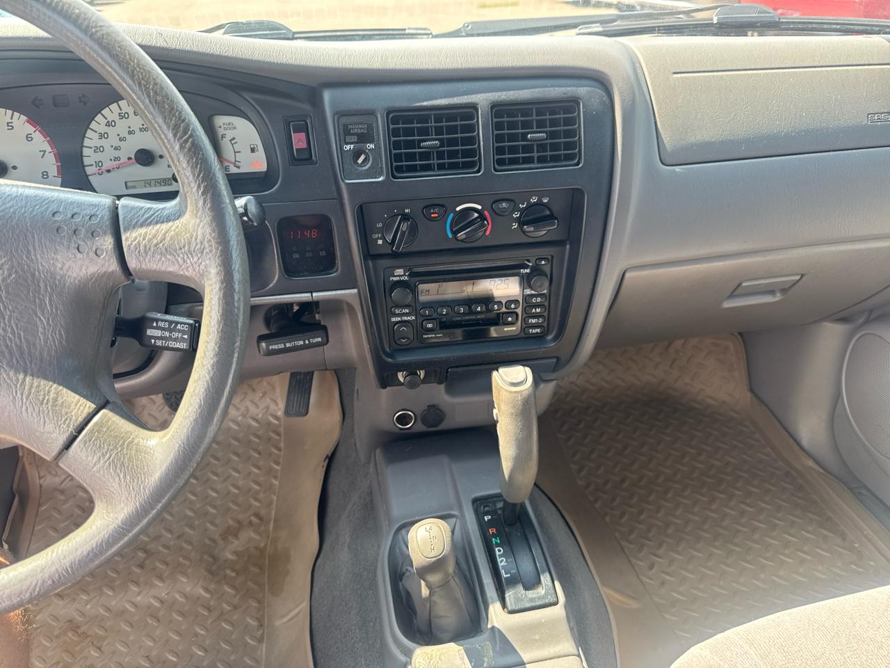 Toyota Tacoma 4WD Access Cab V6 AT (Natl) 2002