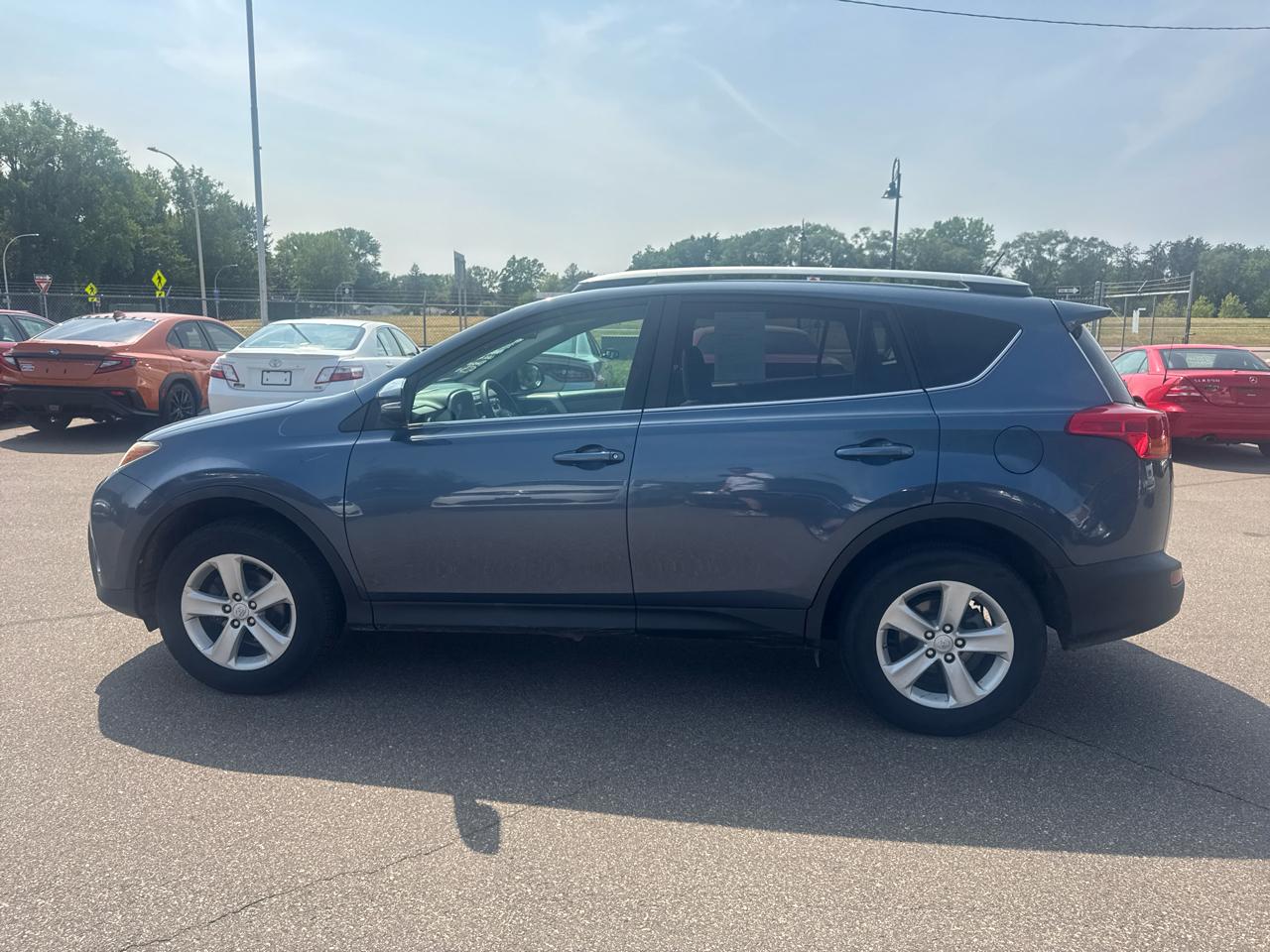 Toyota RAV4 AWD 4dr XLE (Natl) 2014
