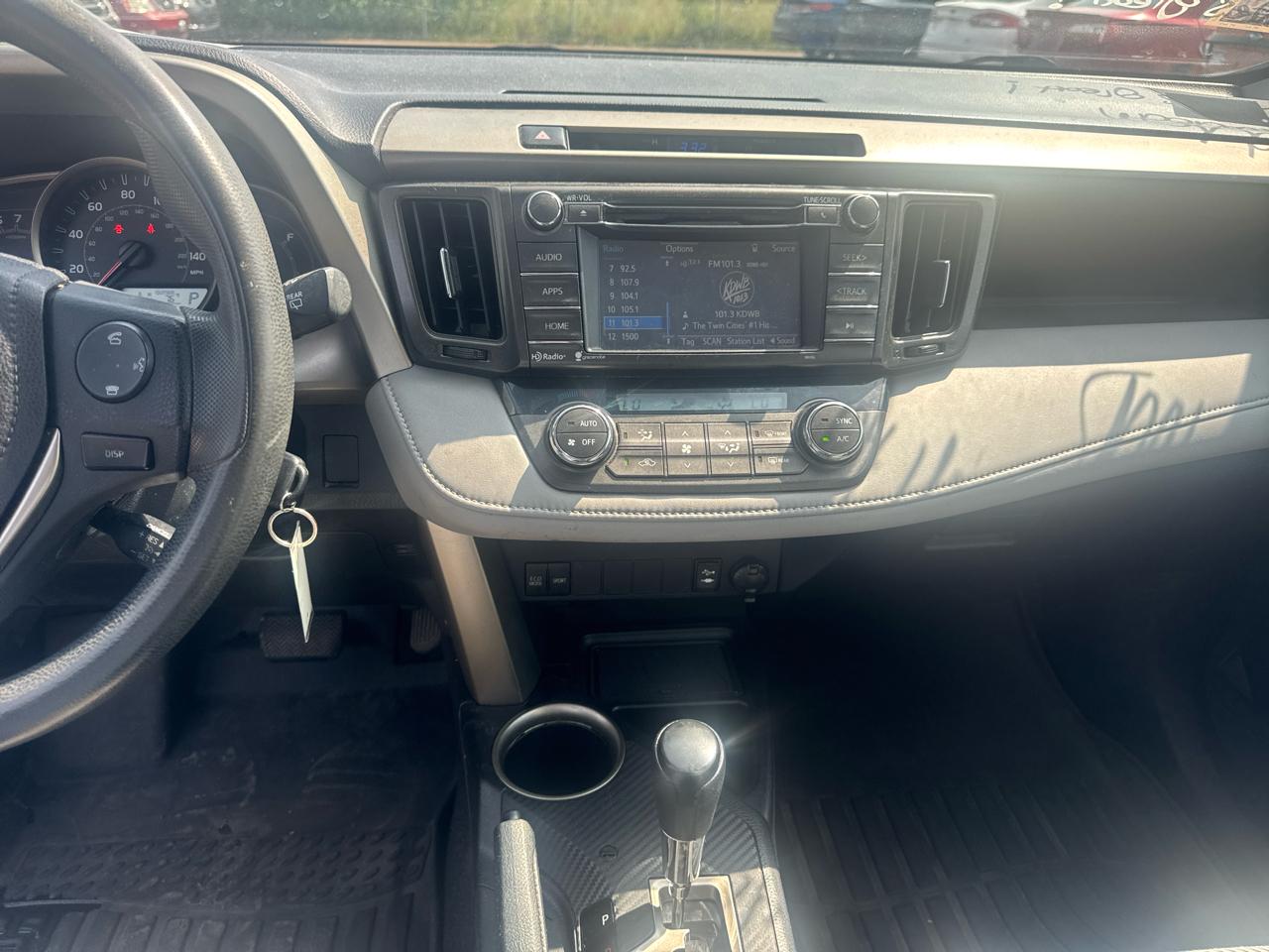 Toyota RAV4 AWD 4dr XLE (Natl) 2014