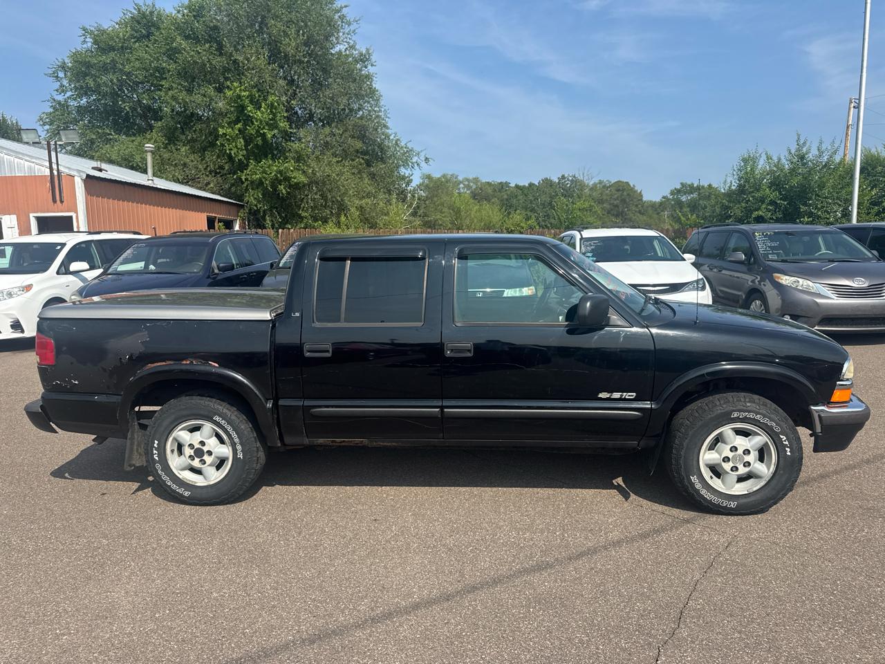 Chevrolet S-10 Crew Cab 123" WB 4WD LS 2001