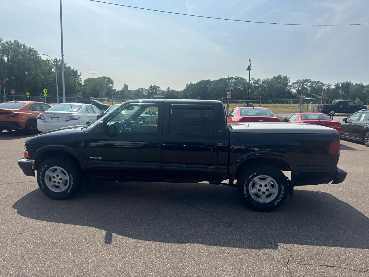 Chevrolet S-10 Crew Cab 123" WB 4WD LS 2001