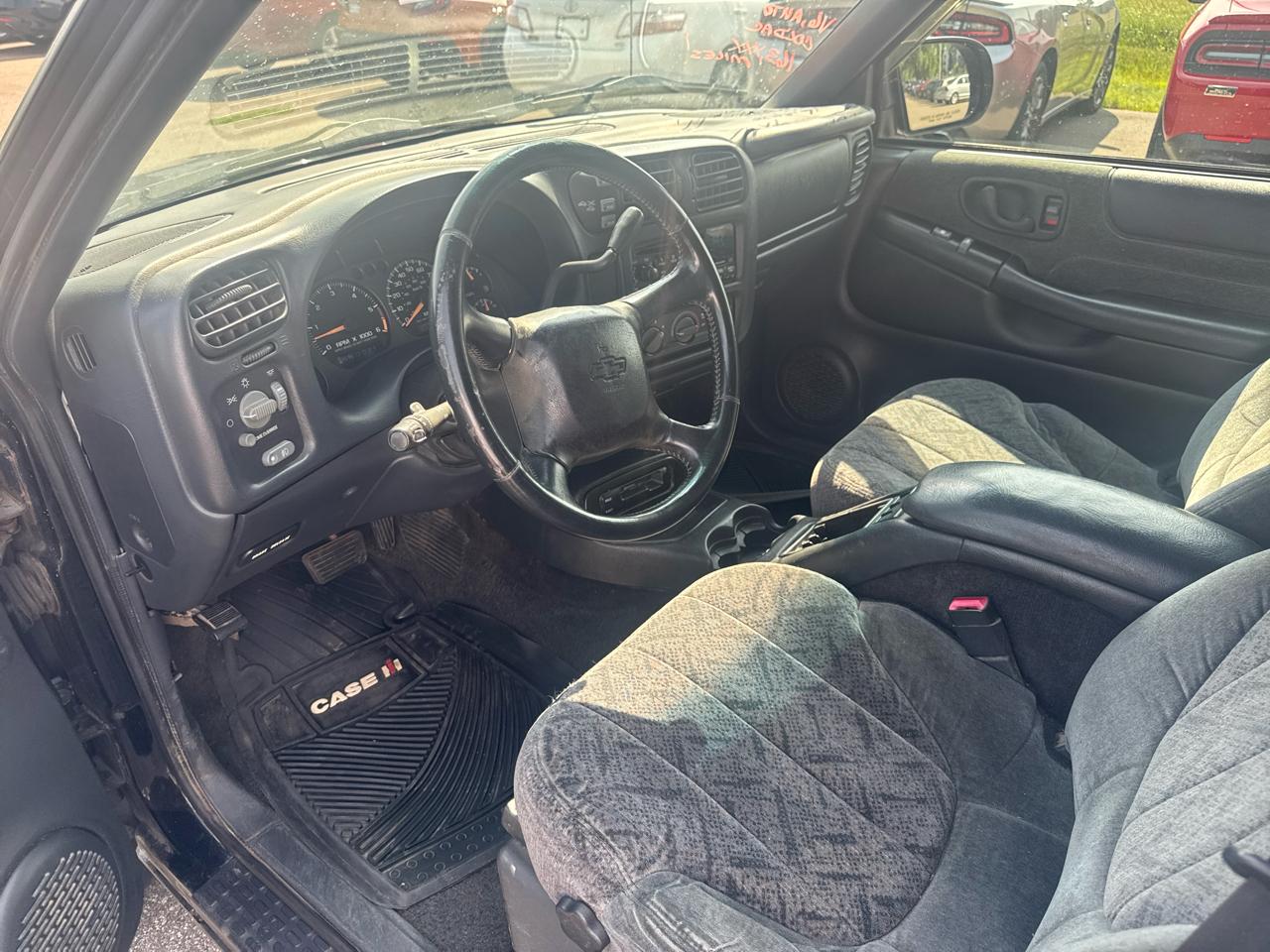 Chevrolet S-10 Crew Cab 123" WB 4WD LS 2001