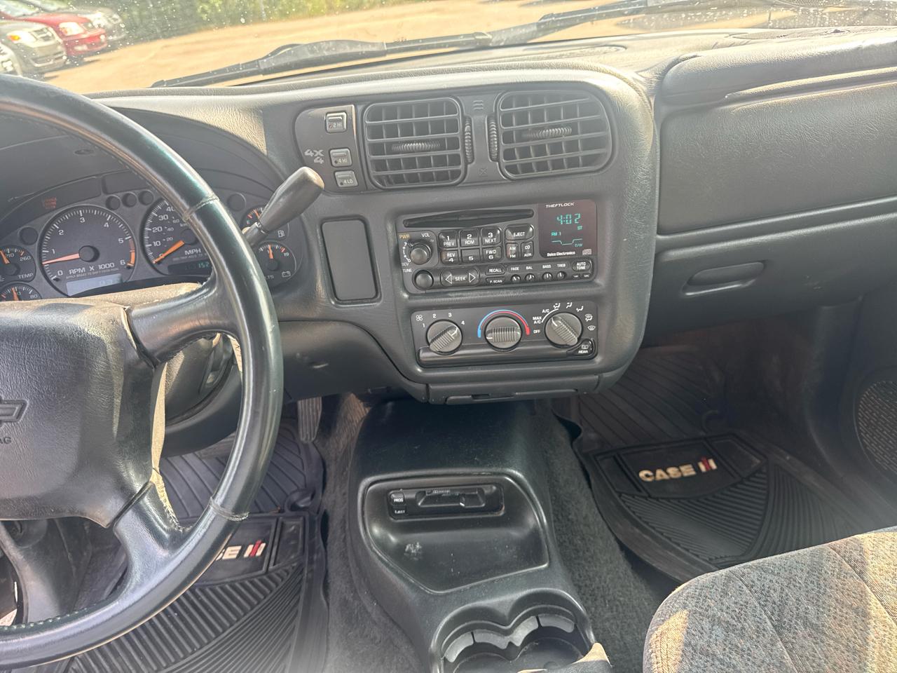 Chevrolet S-10 Crew Cab 123" WB 4WD LS 2001