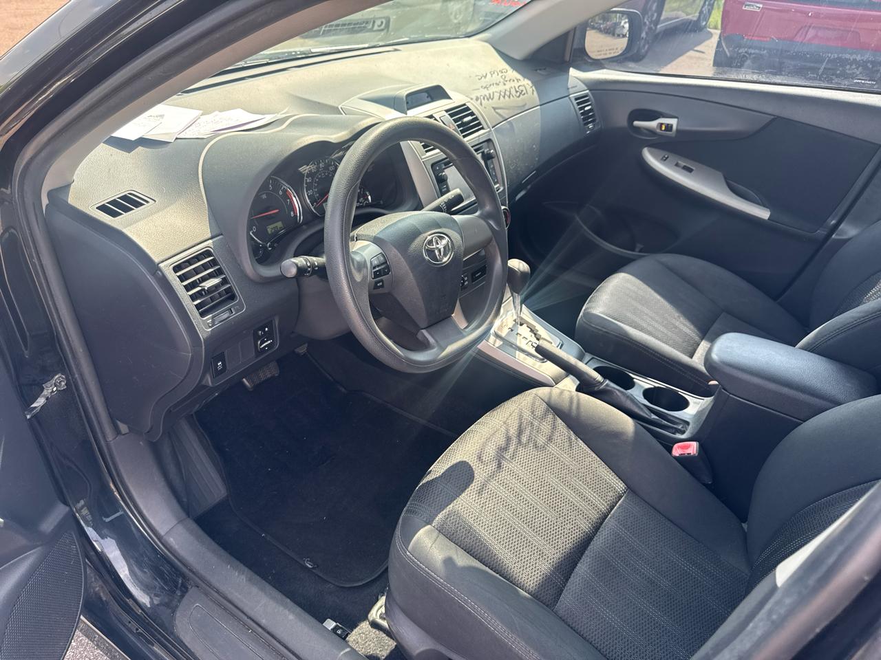 Toyota Corolla 4dr Sdn Auto LE Special Edition (Natl) 2013