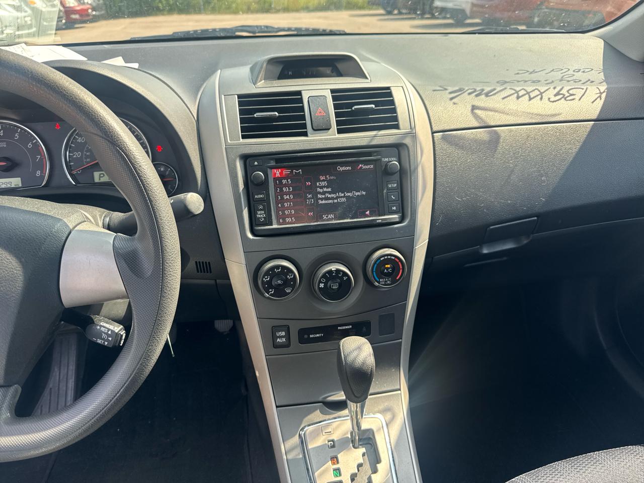 Toyota Corolla 4dr Sdn Auto LE Special Edition (Natl) 2013