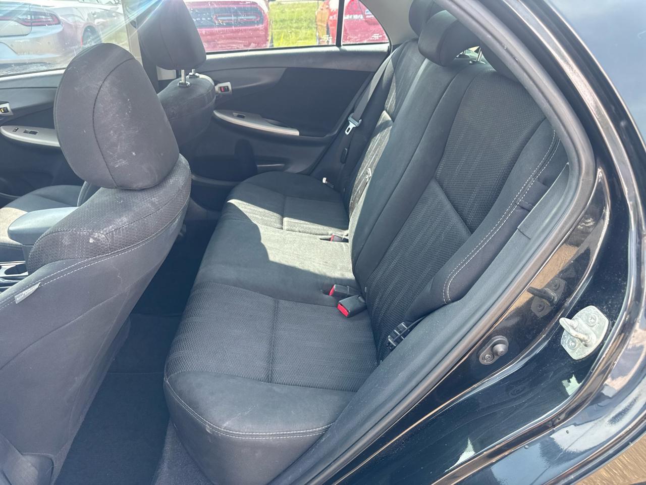 Toyota Corolla 4dr Sdn Auto LE Special Edition (Natl) 2013