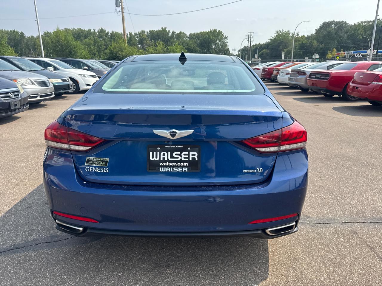 Hyundai Genesis 4dr Sdn V6 3.8L AWD 2016