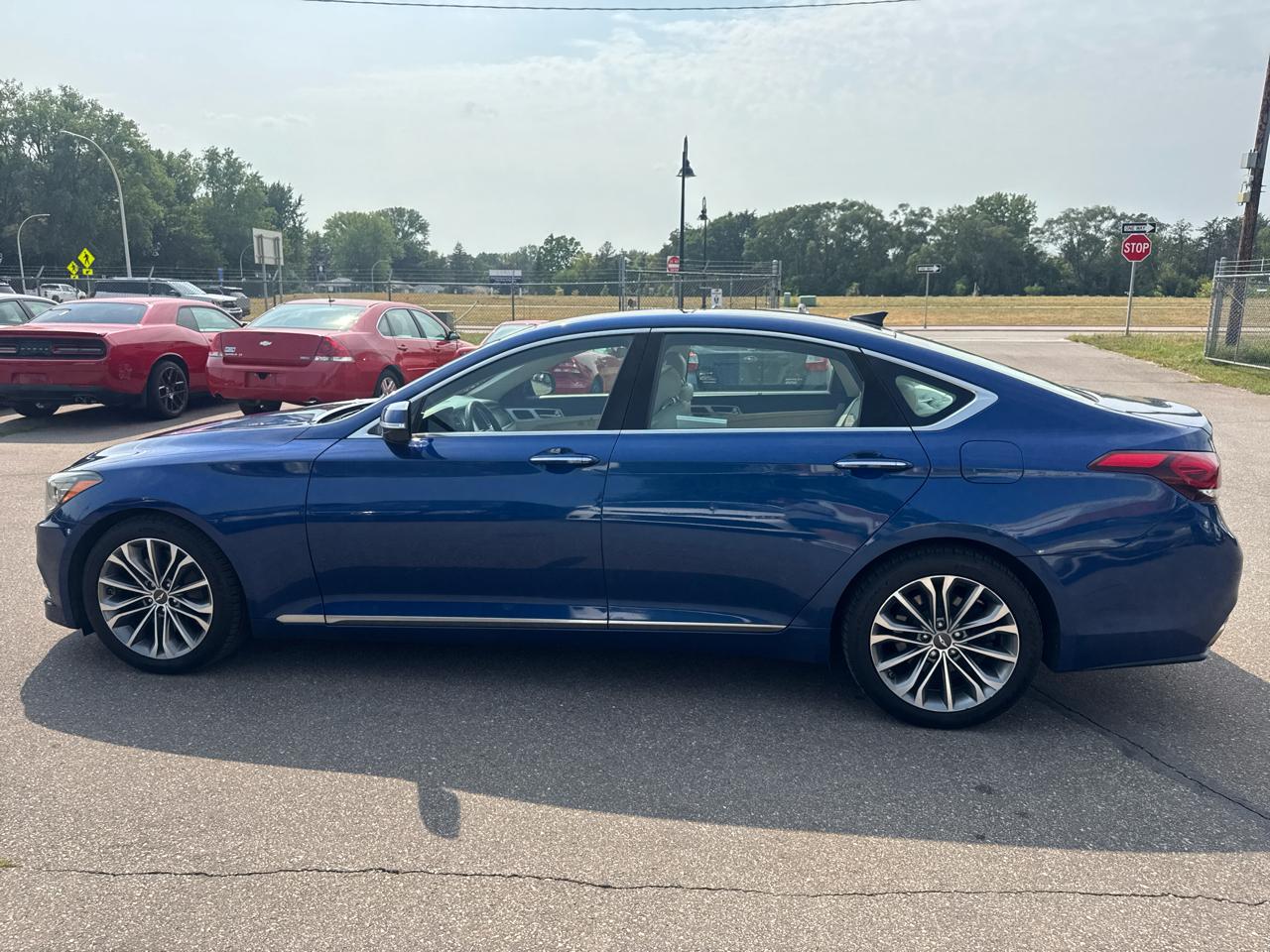 Hyundai Genesis 4dr Sdn V6 3.8L AWD 2016