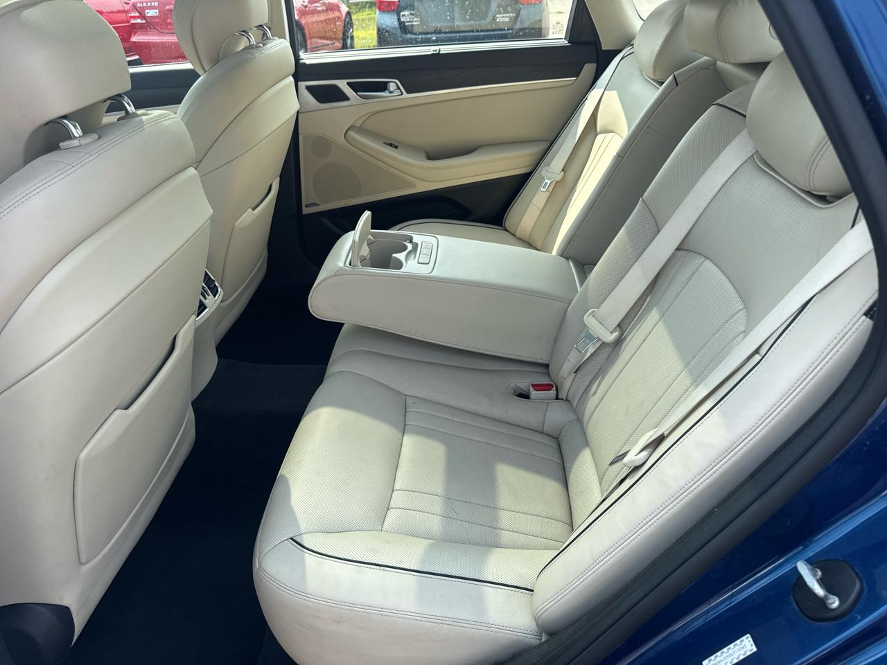Hyundai Genesis 4dr Sdn V6 3.8L AWD 2016