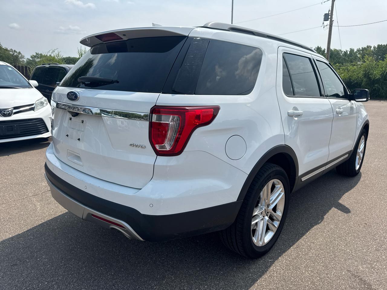 Ford Explorer 4dr XLT 4WD 2017