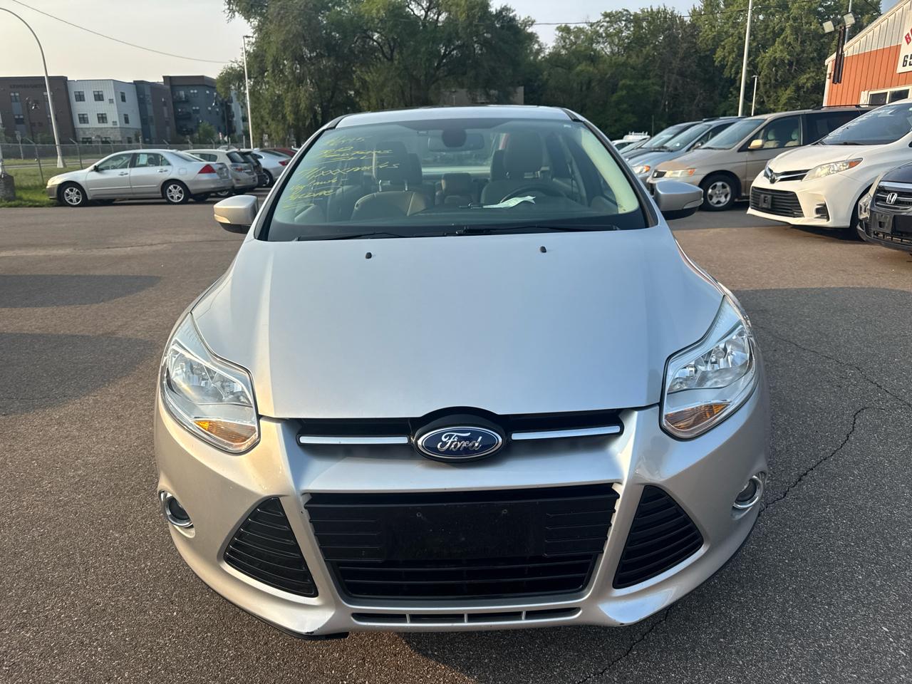Ford Focus 4dr Sdn SEL 2012