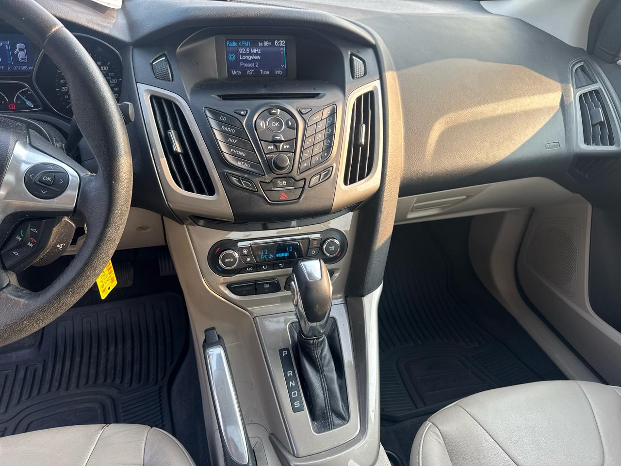 Ford Focus 4dr Sdn SEL 2012