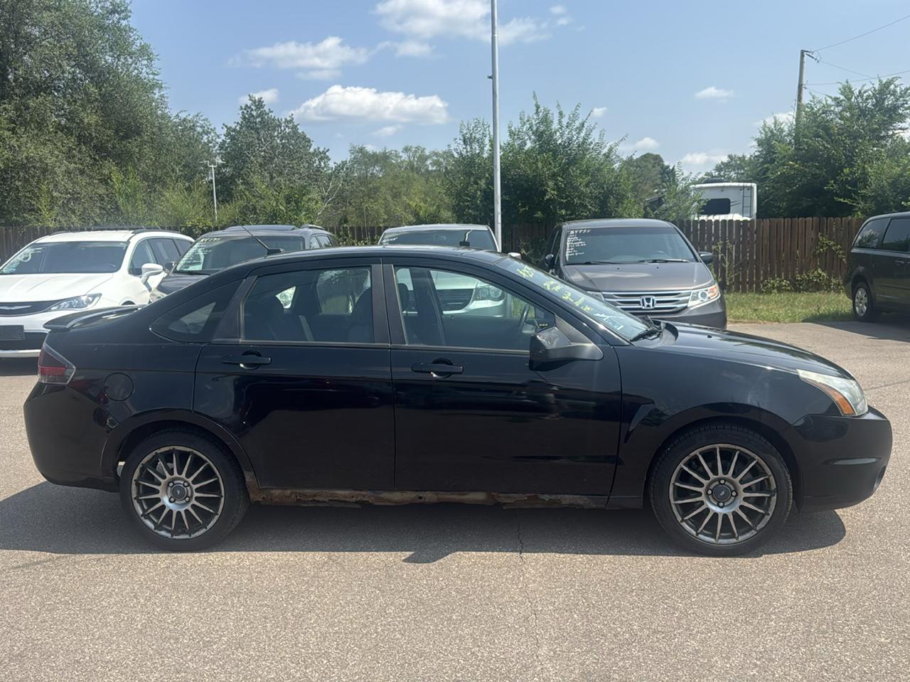 Ford Focus 4dr Sdn SES 2011