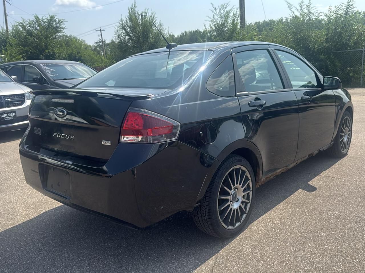 Ford Focus 4dr Sdn SES 2011