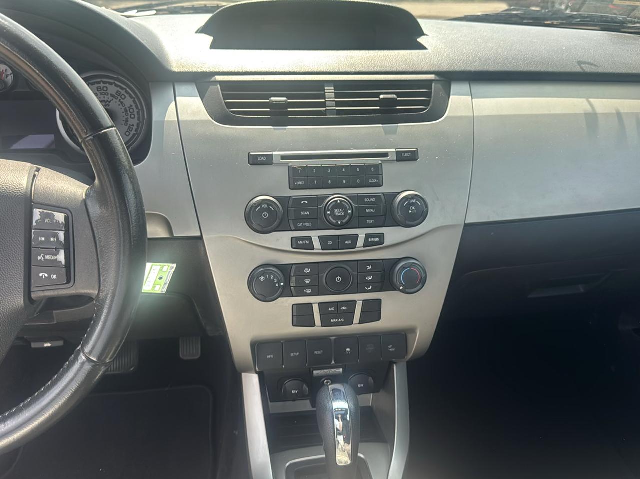Ford Focus 4dr Sdn SES 2011