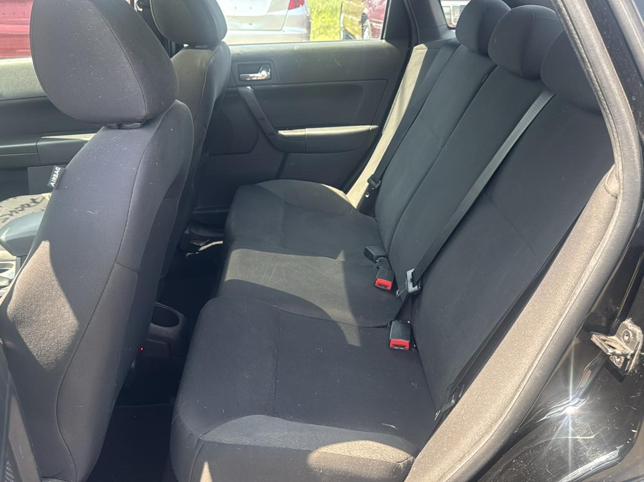 Ford Focus 4dr Sdn SES 2011