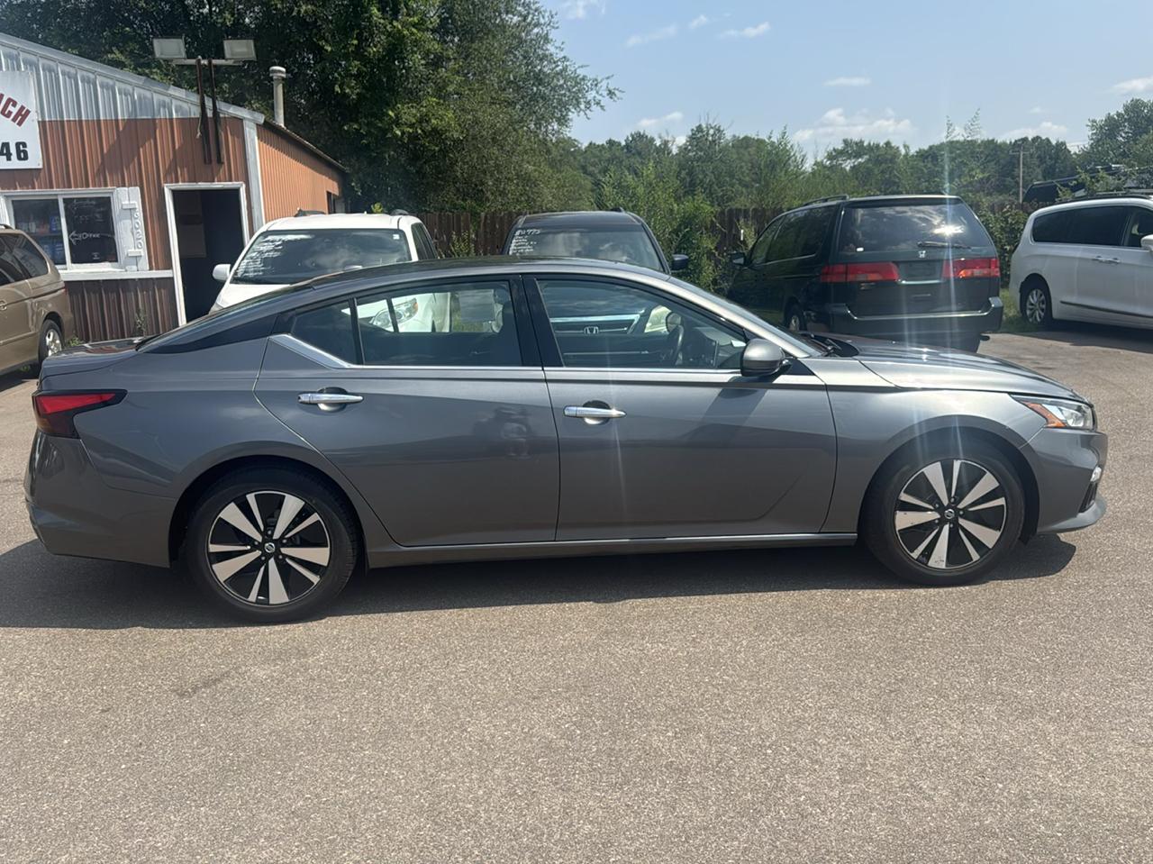 Nissan Altima 2.5 SV Sedan 2019